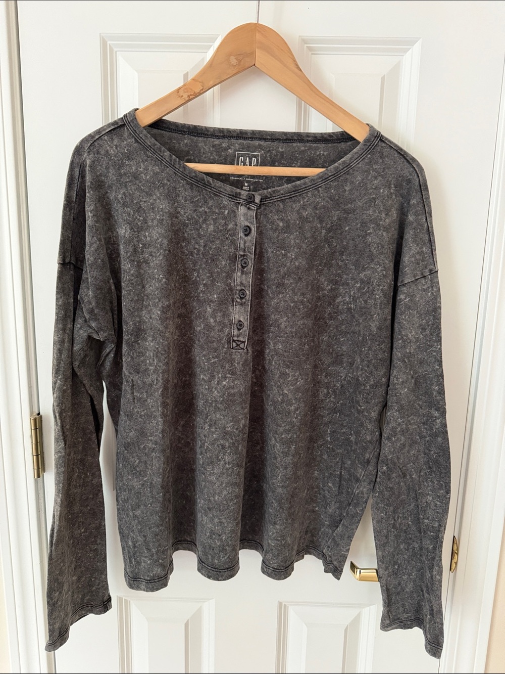 GAP Long Sleeve Acid Wash Henley Size Medium